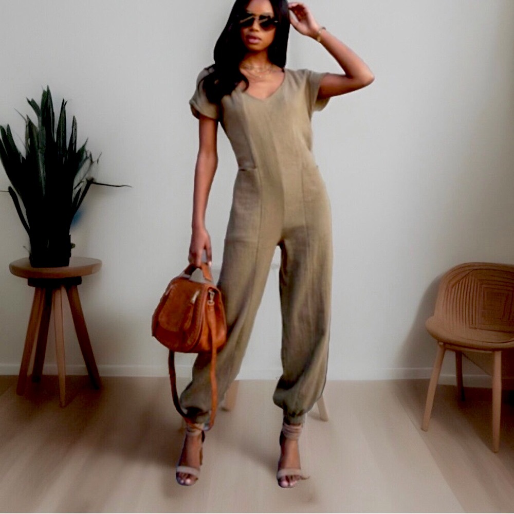 VICI cotton gauze pocketed jumpsuit rear bow & cutout. NEW RE $88 M 🎉sale